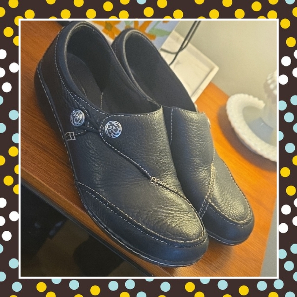 Clarks Black Leather Slip-Ons Size 9 1/2